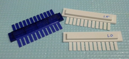 Original and 3D printed gel combs